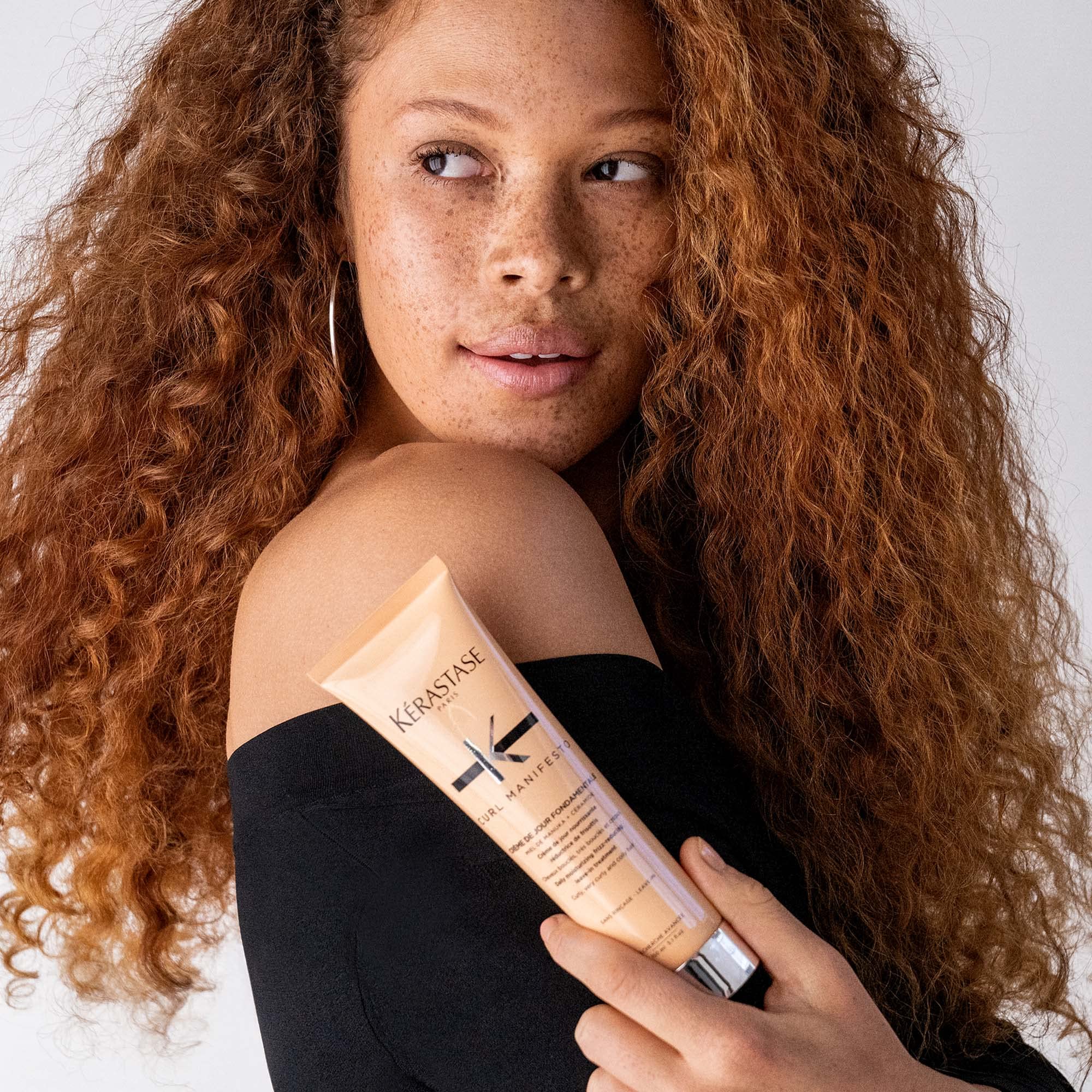 Kerastase Creme de Jour Fondamentale shaping curl pattern with definition.