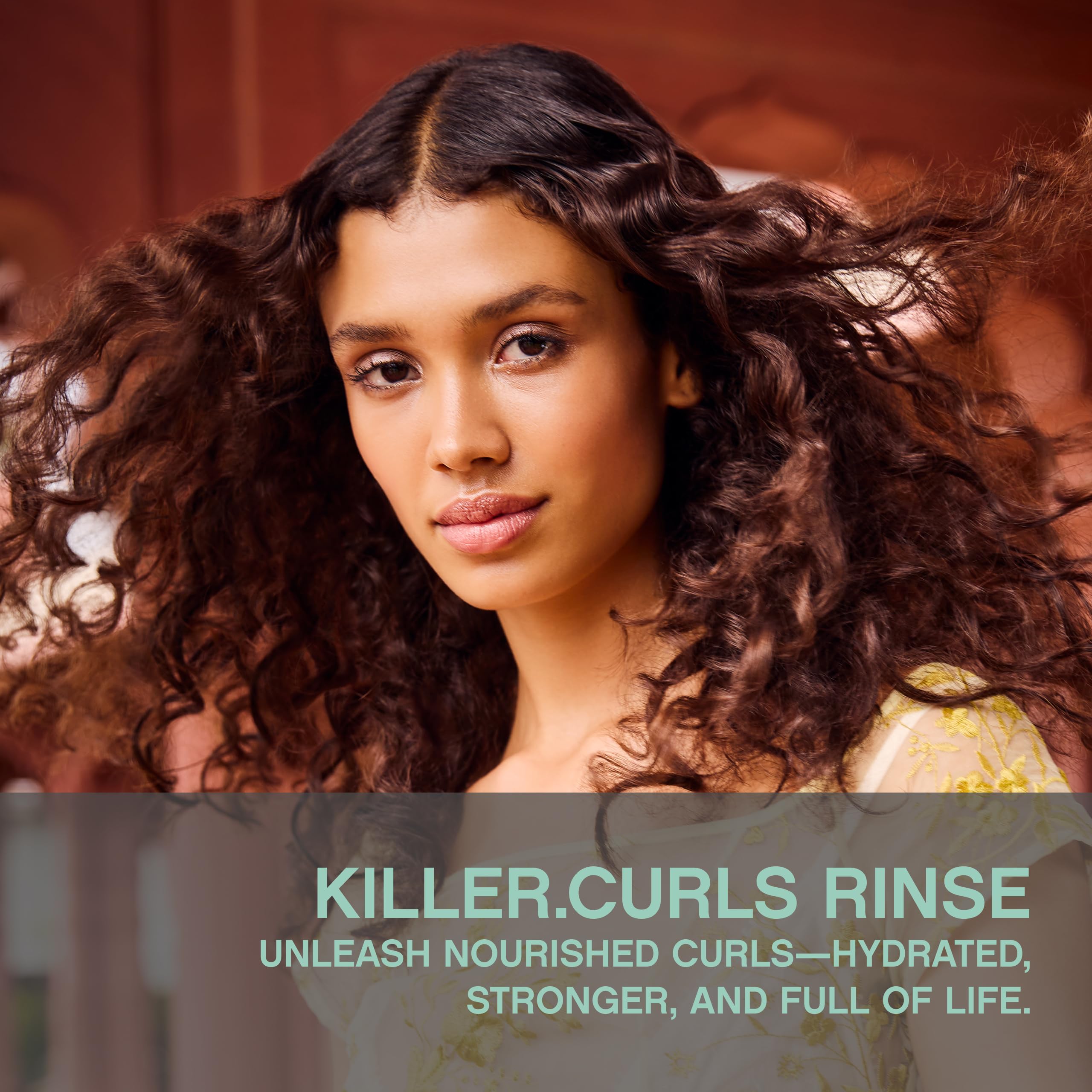 Creamy texture of KEVIN.MURPHY KILLER.CURLS RINSE enables easy detangling and soft curls