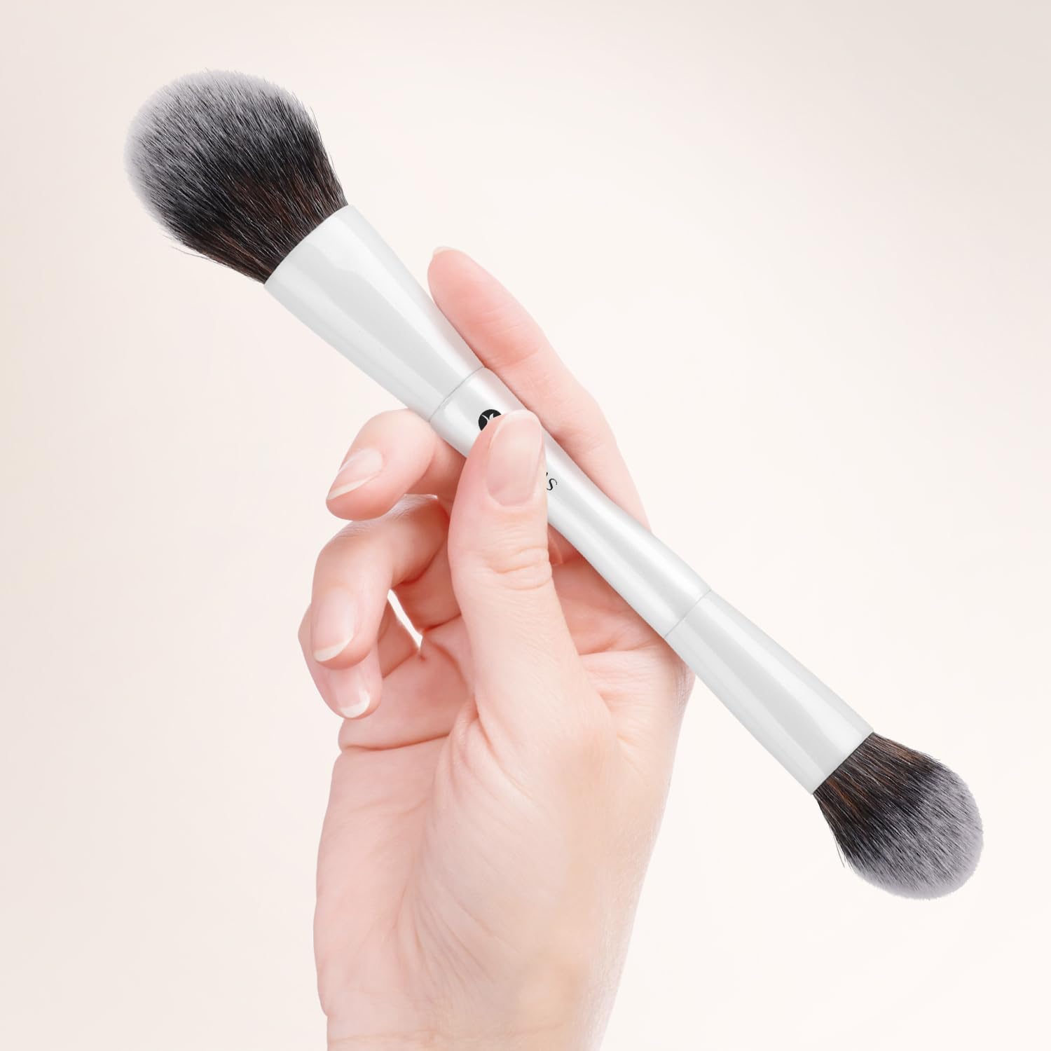KINGMAS large foundation brush with silky fibers for smooth powder application