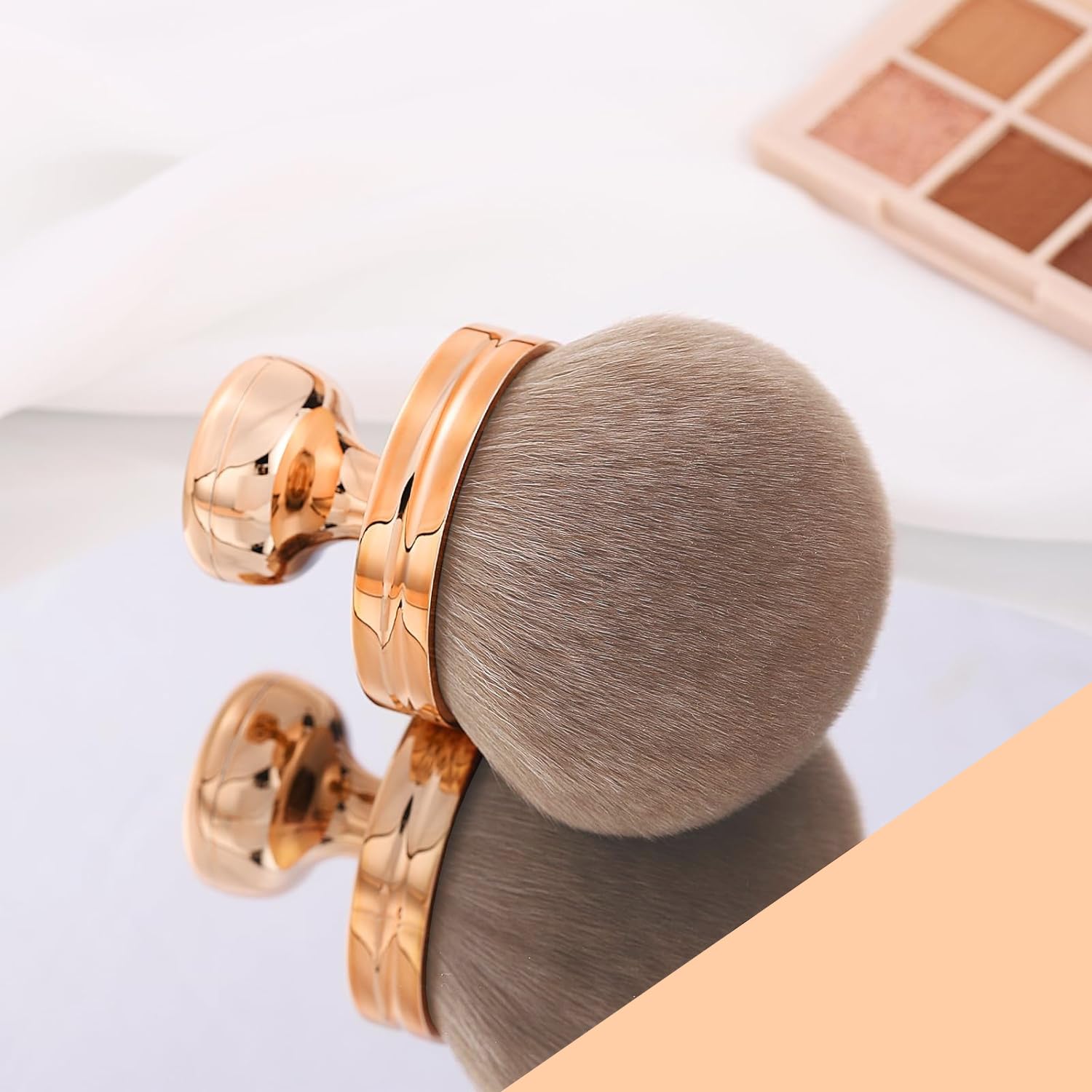KINGMAS luxe gift option for makeup lovers on special occasions.