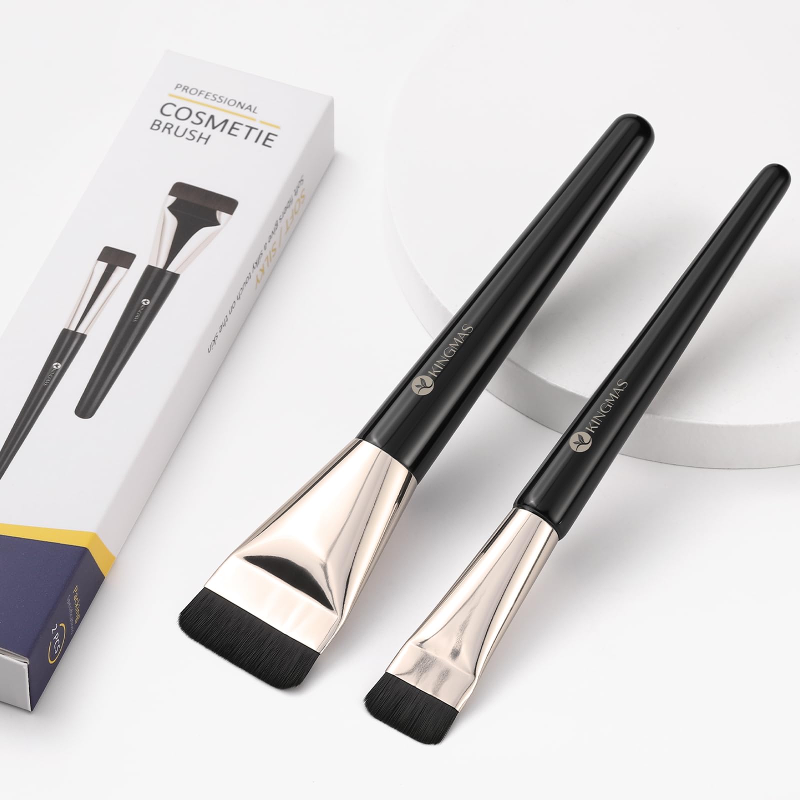 KINGMAS on-the-go touch-up brush fits bags for quick refreshes.