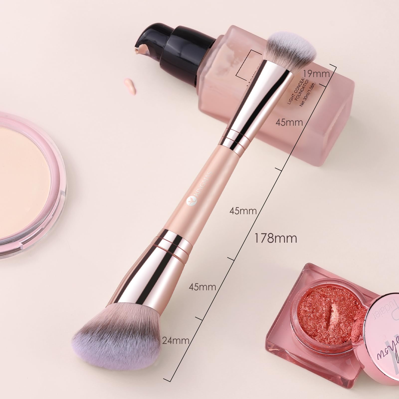 KINGMAS powder-blending brush helps set makeup with natural finish.