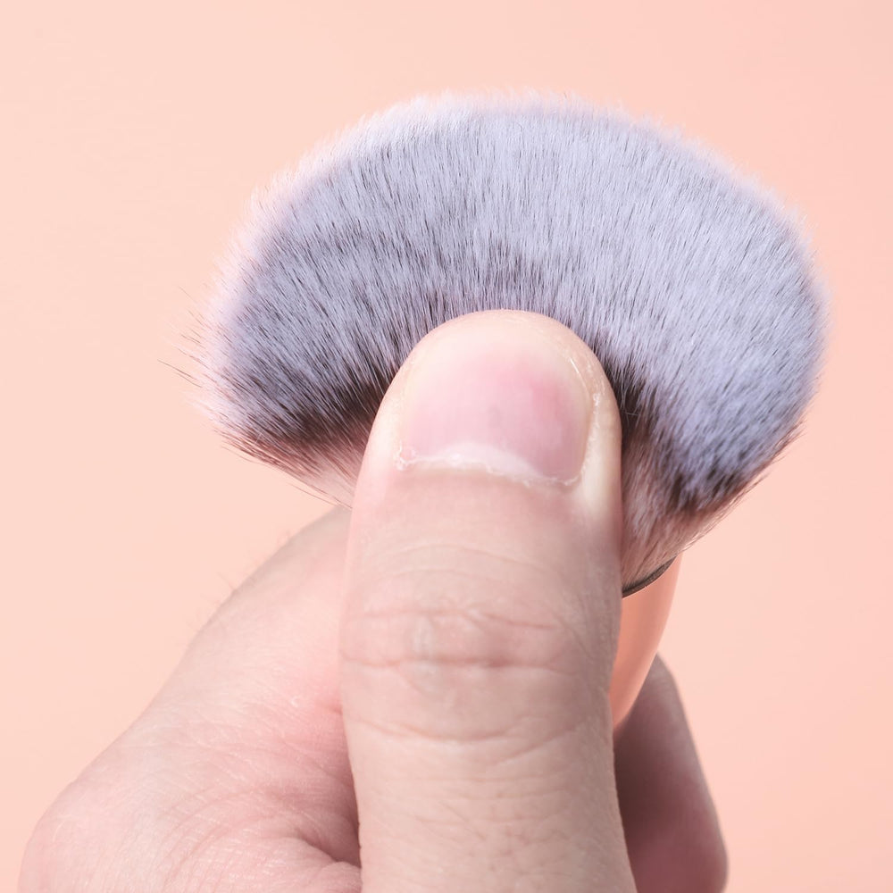 Kingmas foundation brush with soft synthetic fibers for silky skin feel.