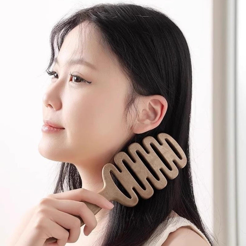 KINTEGOOD bristles gliding gently to avoid pulling during styling.