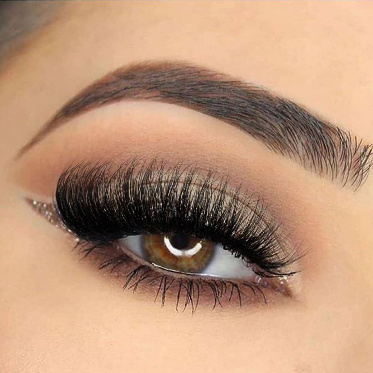 Kiromiro mink lashes wispy faux mink create natural-looking fringe.