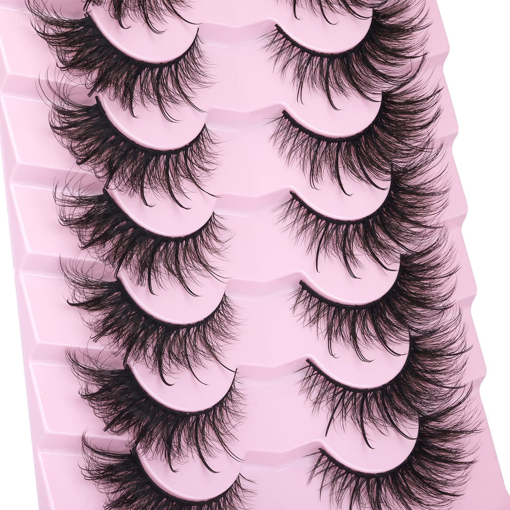 Kiromiro Spiked Lash Look 20mm creates a bold, extension-like effect.