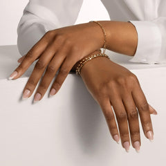 KISS Classy Nails, tamaño mediano Dashing para aplicación rápida y limpia.