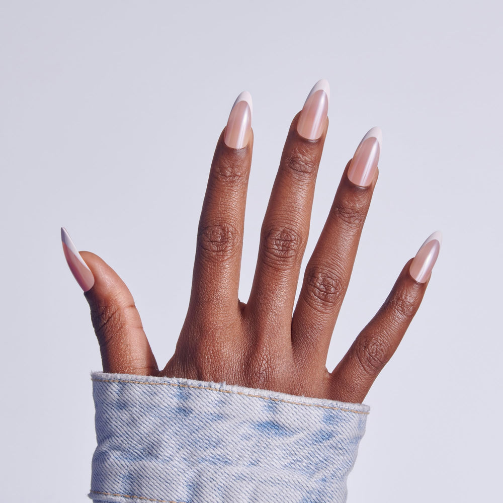 KISS CORE acrylic-infused chip-free technology close-up
