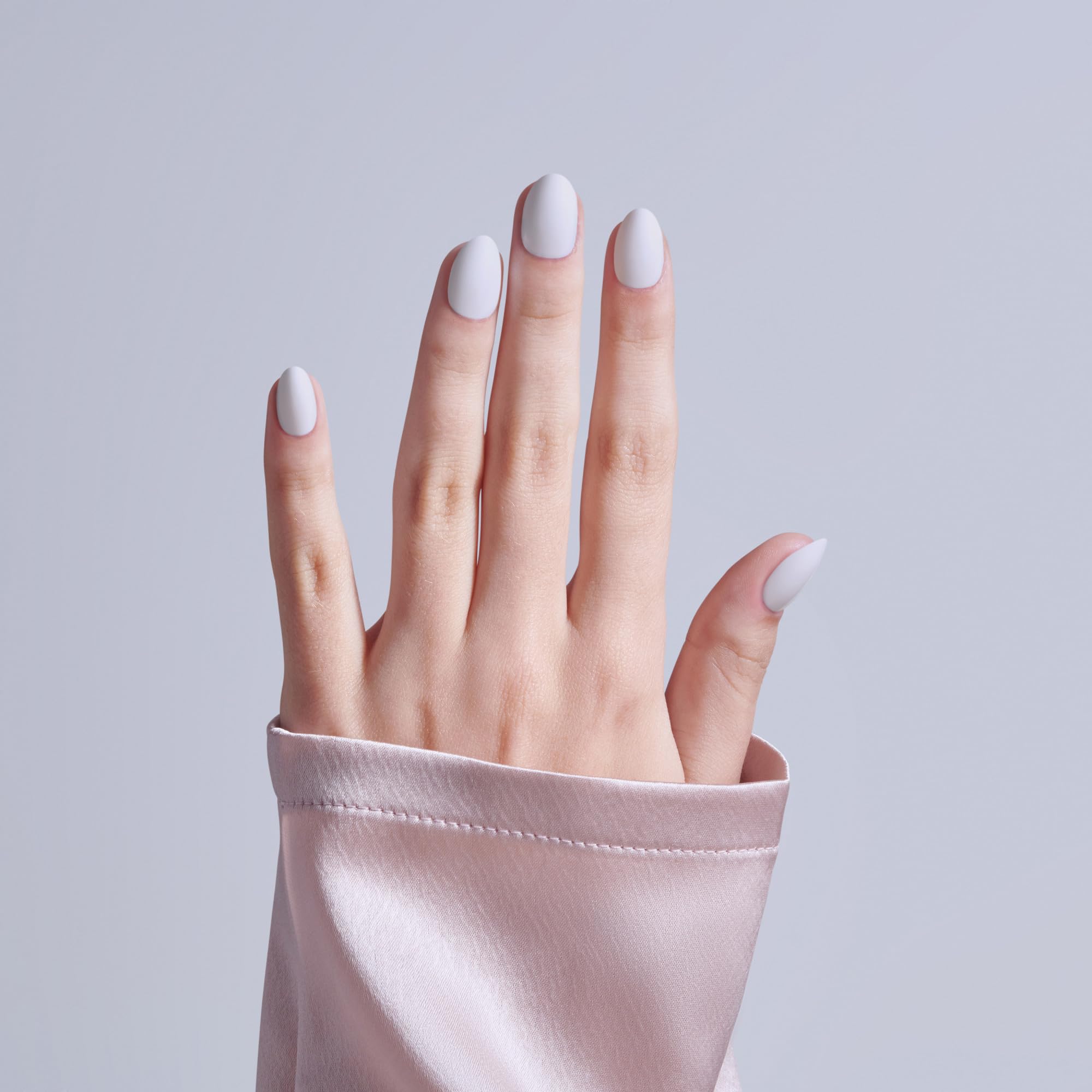 KISS CORE nail glue 2g included to secure long-lasting wear.