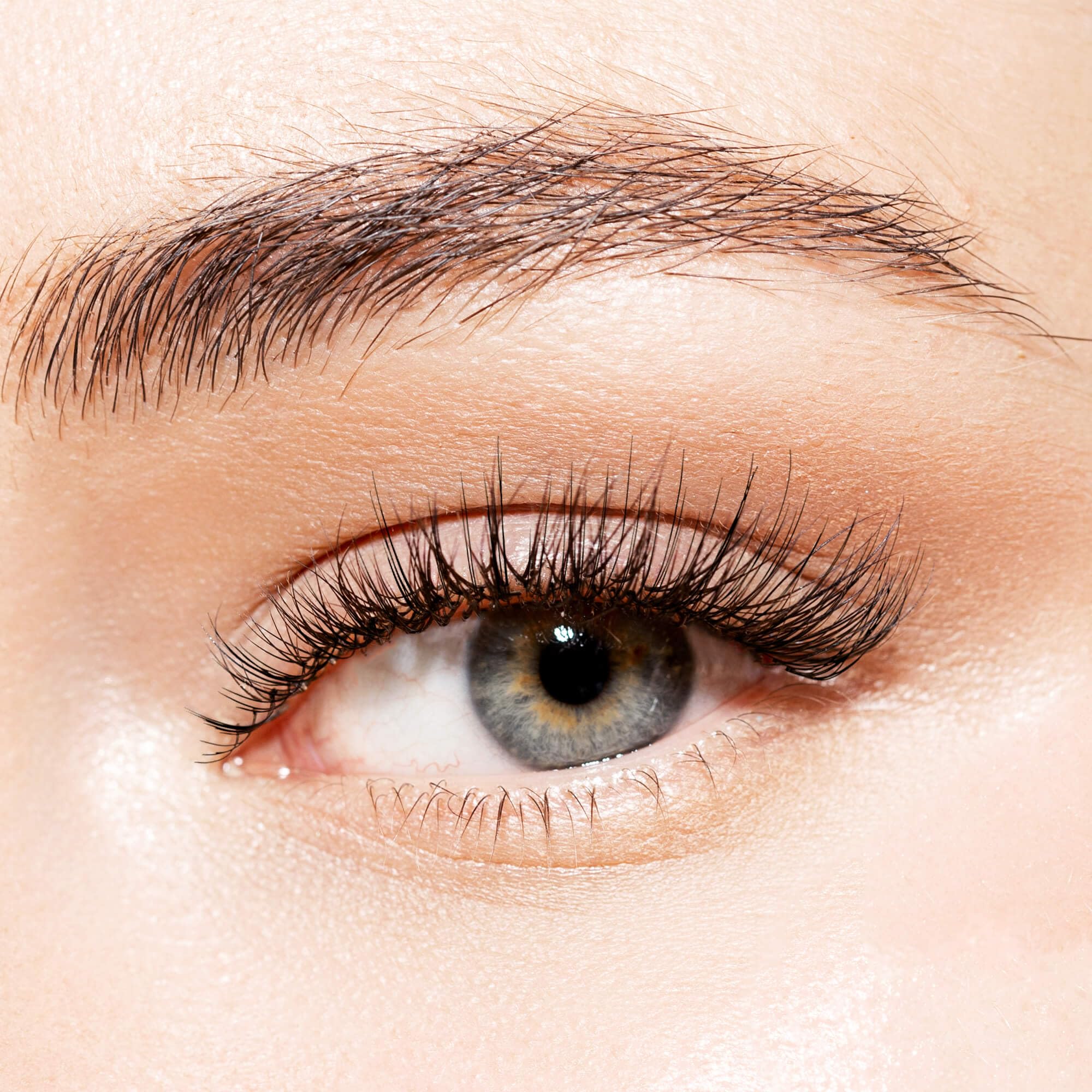 KISS Looks So Natural Sultry 12mm lashes easy application for quick enhancement.