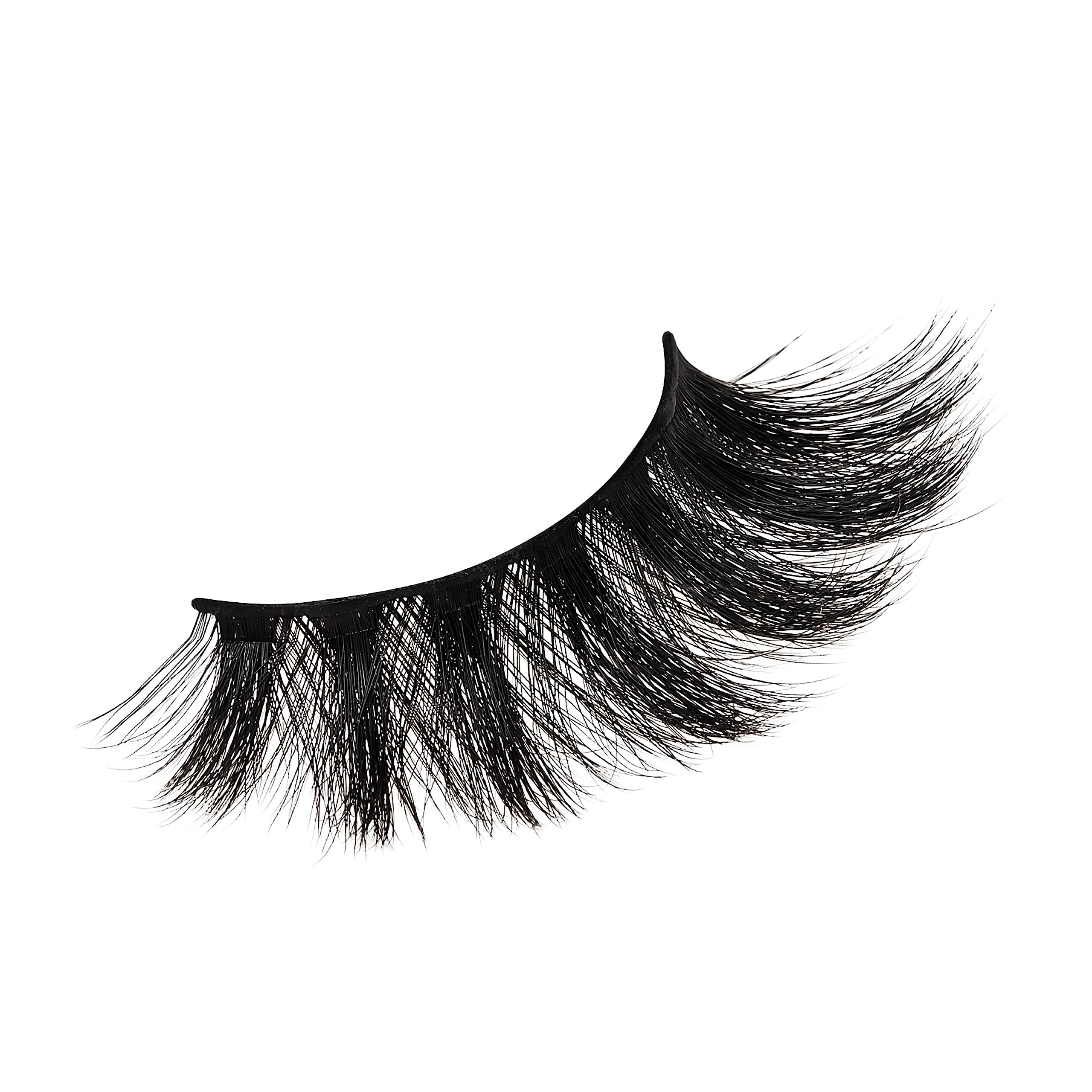 KISS Matte Black application view demonstrates seamless blend with natural lashes.