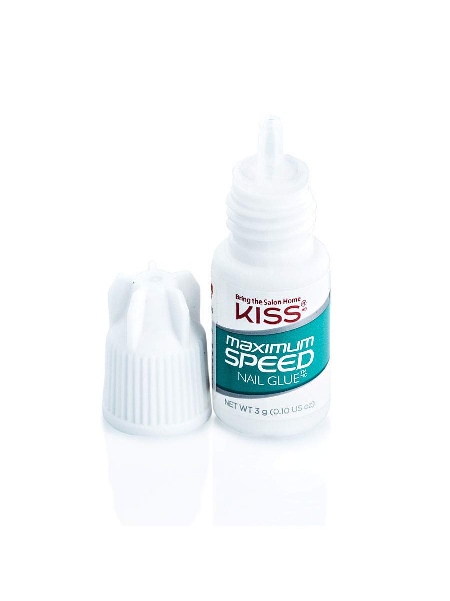 Kiss Maximum Speed Nail Glue on nails demonstrates fast adhesion use.