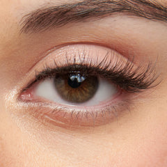 KISS So Wispy crisscross lashes for soft lift and seamless blend.