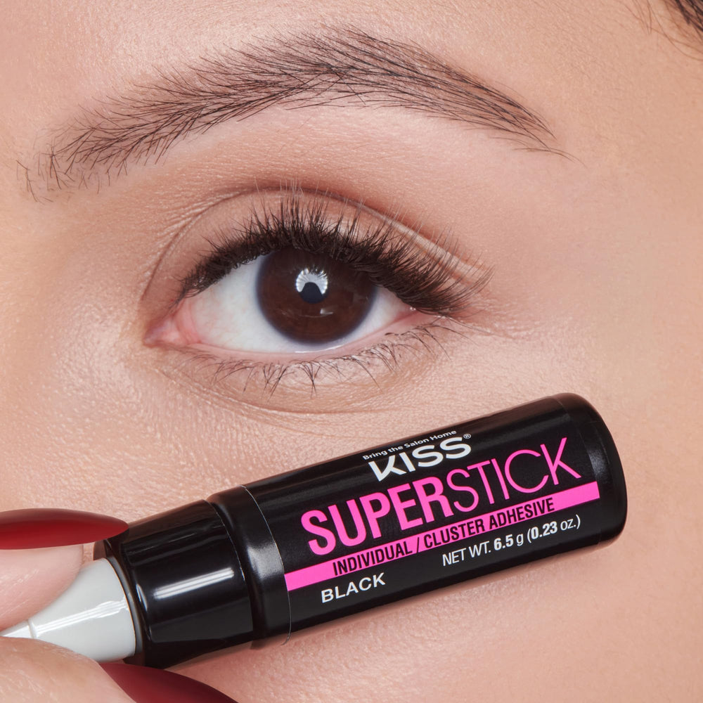 KISS SuperStick nozzle enabling precise, easy application for lash clusters.