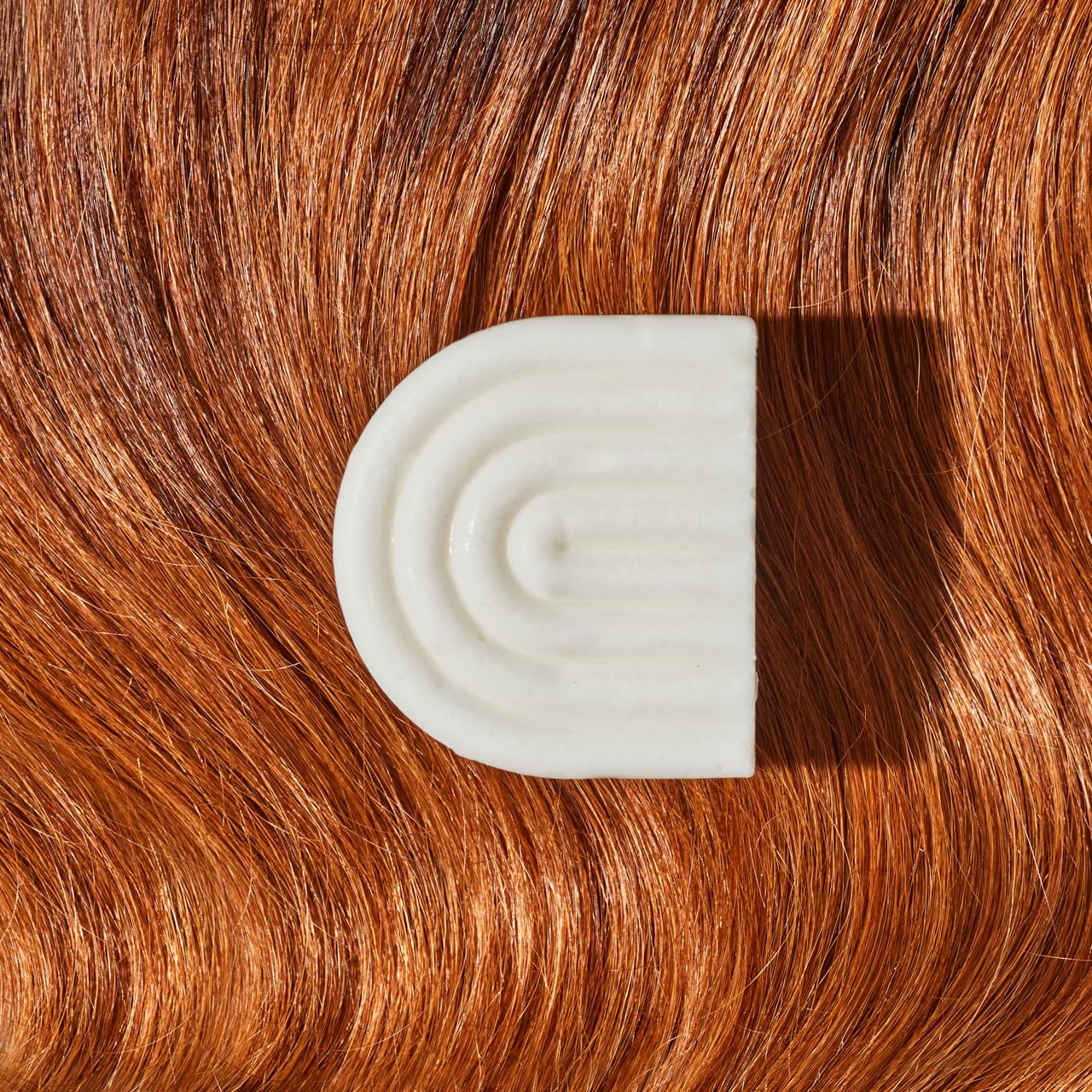 Kitsch barra 2 en 1 cuida cuerpo y cabello con suavidad.