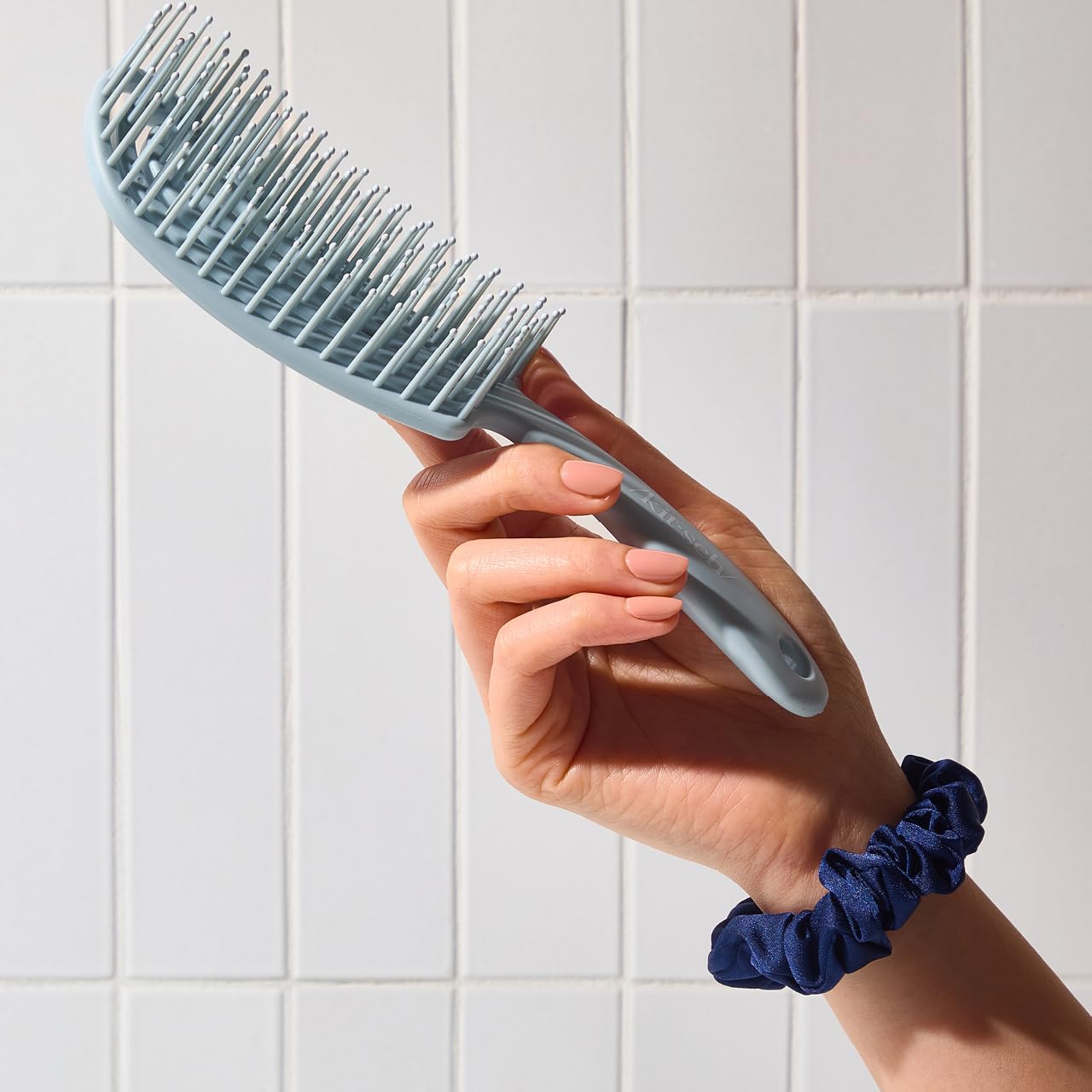 Kitsch Flexi Flow Detangler is suitable for kids and adults for daily use.