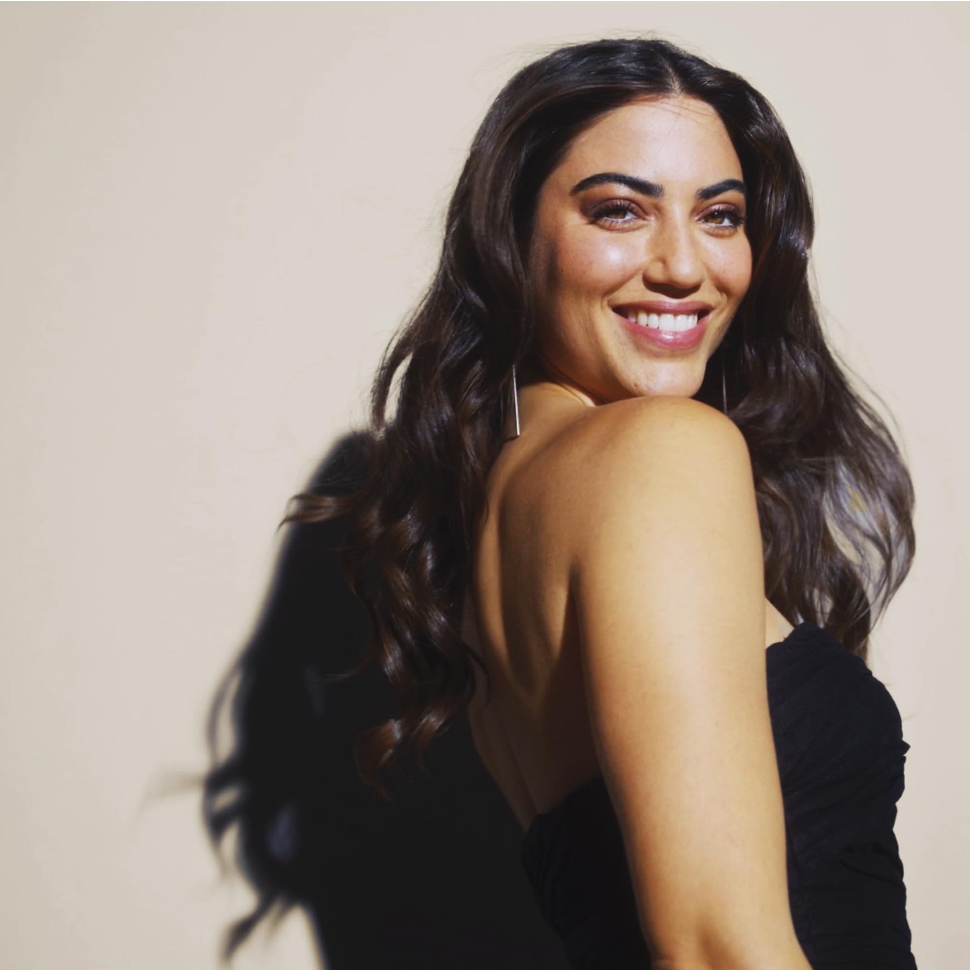 Weightless MoistRepair formula leaves no residue on hair