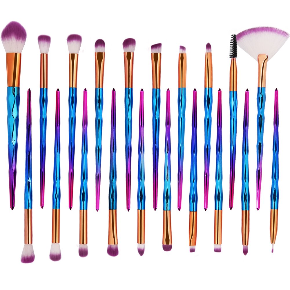 Soft nylon bristles close-up showing smooth powder pickup by KOLIGHT.