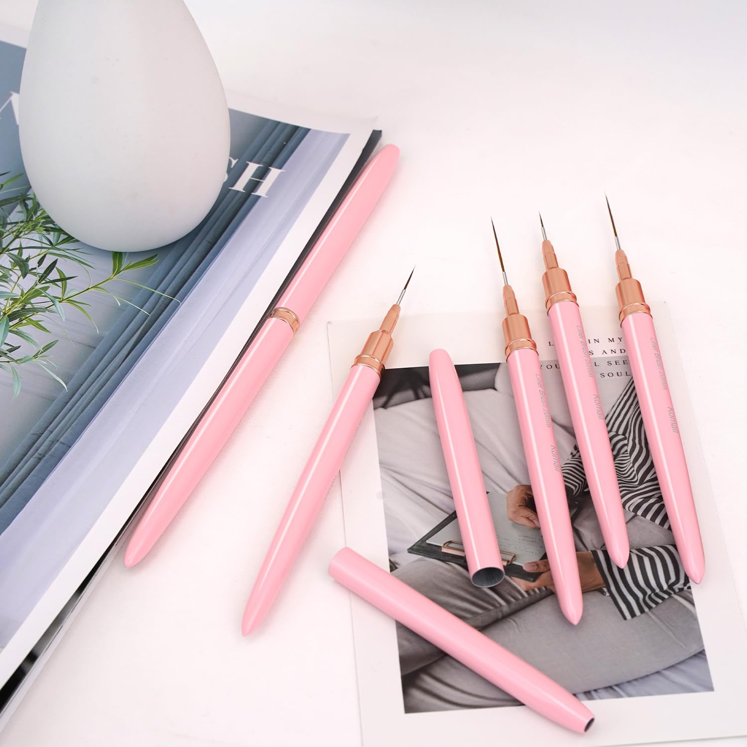 Komall 20mm liner brush for bold fills and floral designs