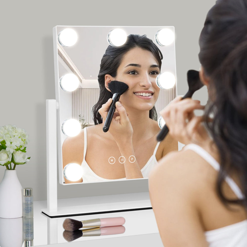 Kotdning lighting modes adapt to day or night makeup needs.