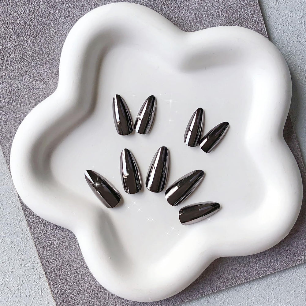 KQueenest medium almond press-ons offer comfortable fit and elegant elongation.