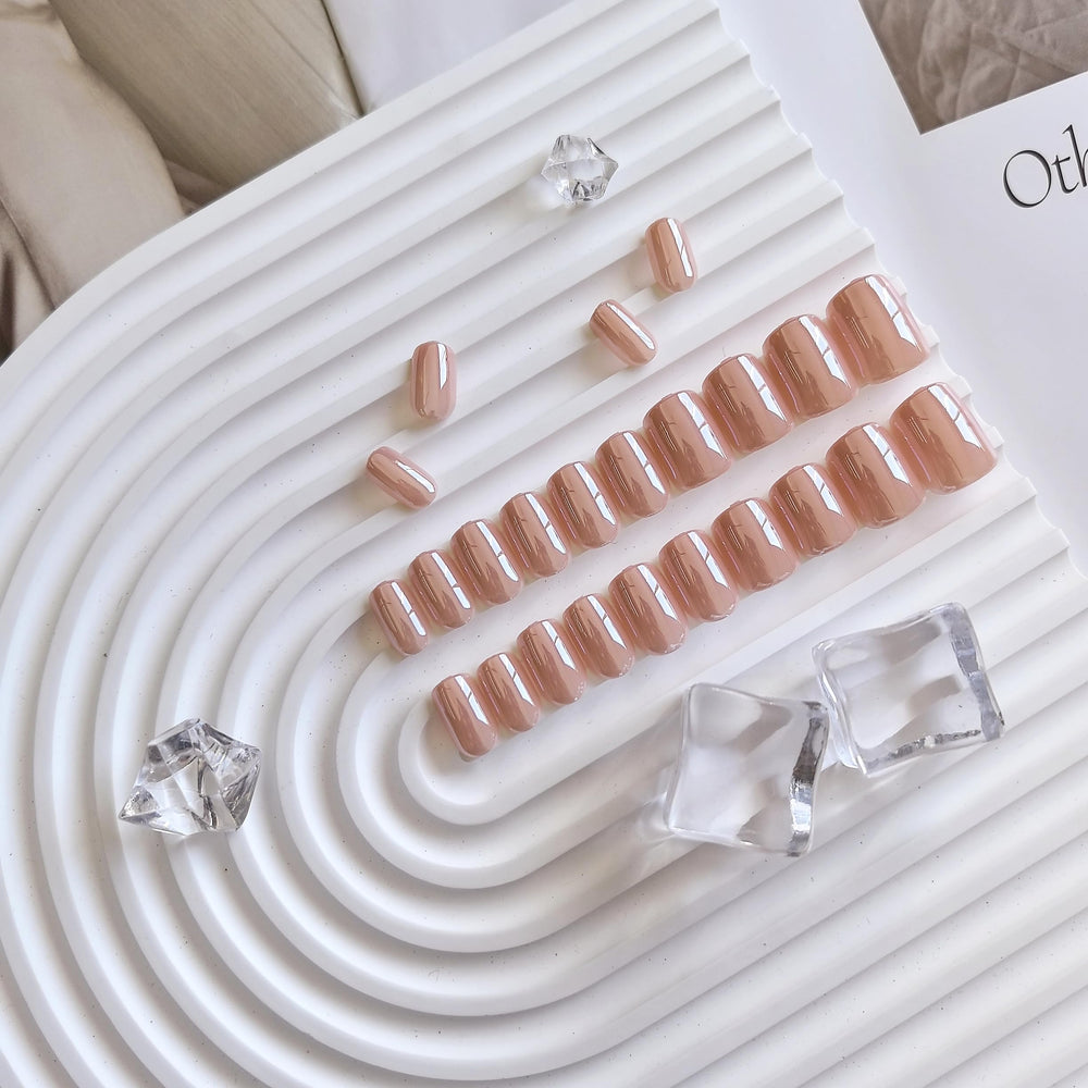 KQueenest ombre chrome nails offering versatile day-to-night style