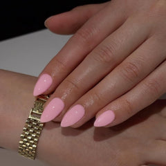 KQueenest short almond nails close-up shows natural fit and sturdy tips.