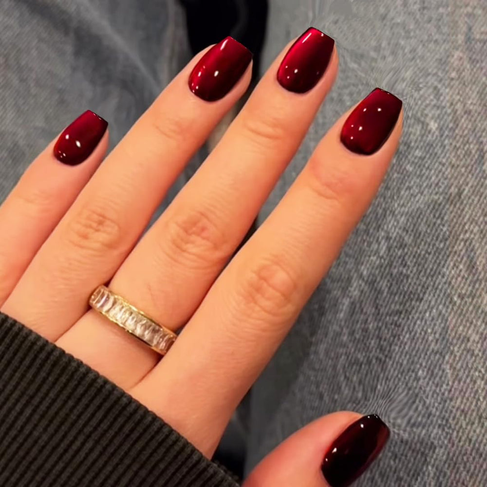 KQueenest sparkly chrome black nails in short style for a chic party look