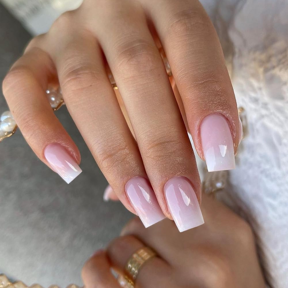 Uñas postizas cuadradas medianas de KQueenest, adherentes y duraderas para uso diario.