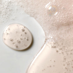 Purifies mineral residue from hard water with Kristin Ess Detox Shampoo, helping refreshed strands.