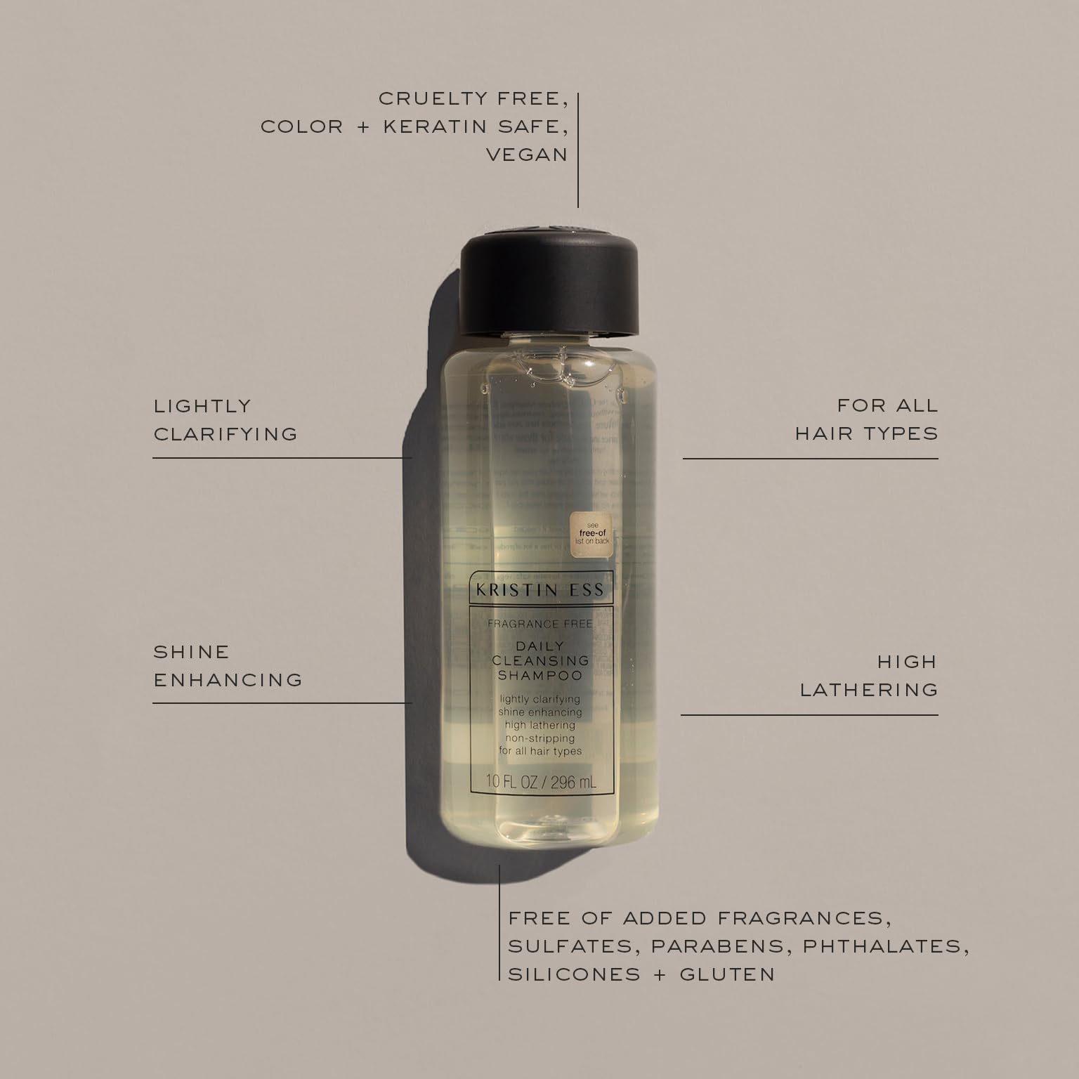 Espuma generosa de Kristin Ess sin fragancia, ideal para clarificar sin despojar el cabello