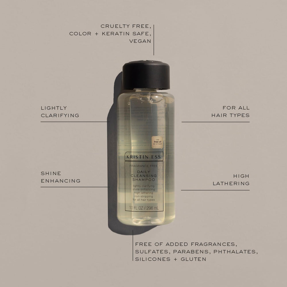 Espuma generosa de Kristin Ess sin fragancia, ideal para clarificar sin despojar el cabello