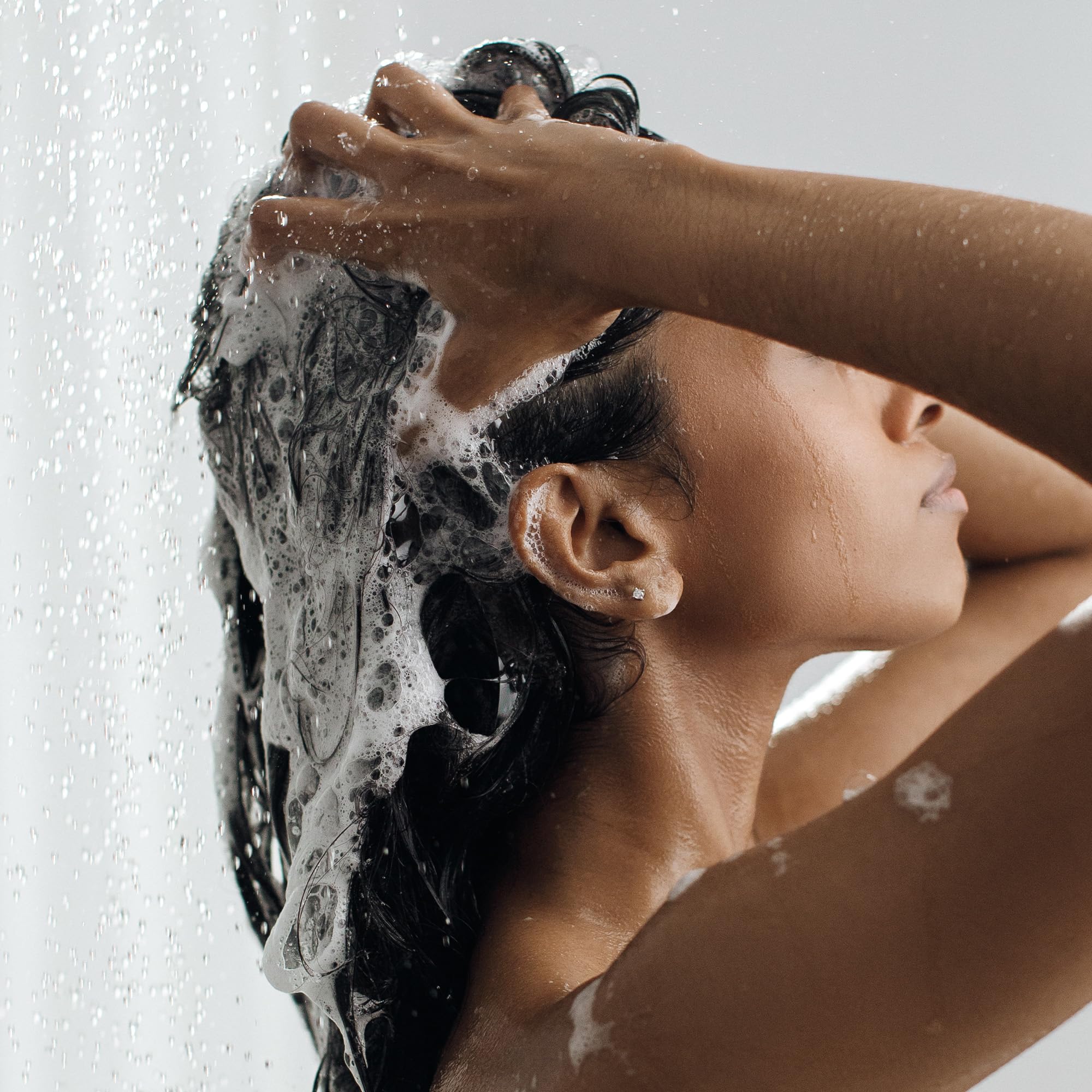 Fórmula sin sulfatos, apta para cabello teñido y cuidado suave.