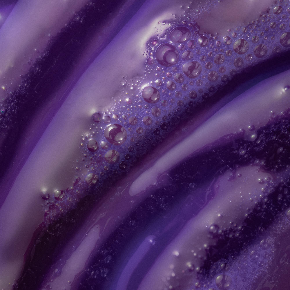 Kristin Ess The One Purple Shampoo mini: tono ceniza suave para rubios.