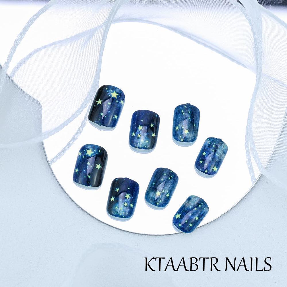 KTAABTR Acabado brillante en uñas azules para uso diario.