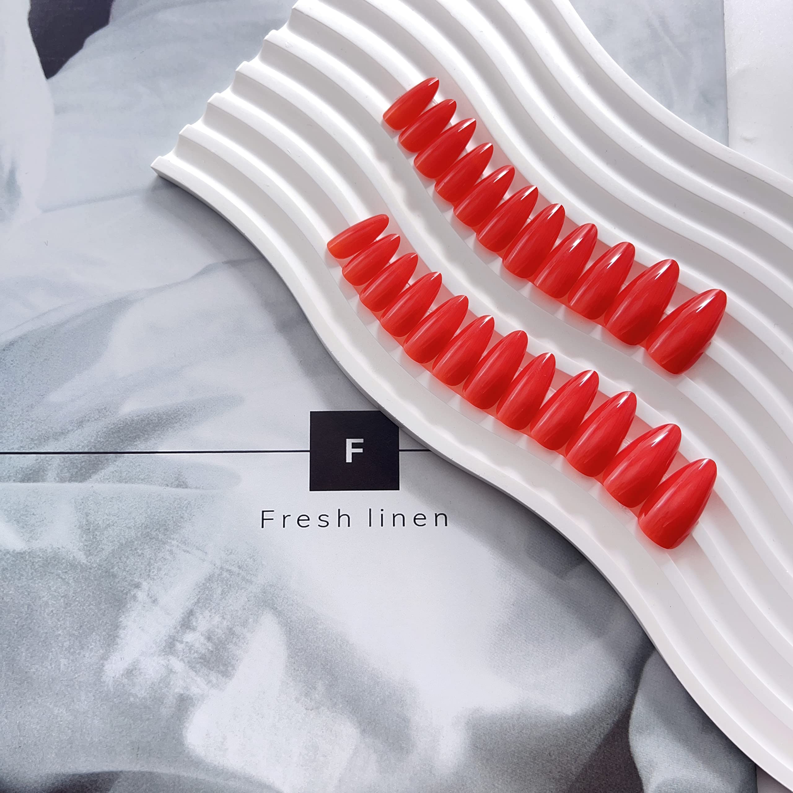 KXAMELIE easy-application press-on nails for DIY nail art in minutes.
