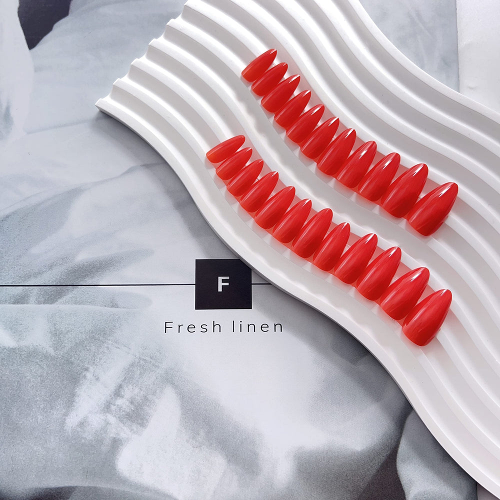 KXAMELIE easy-application press-on nails for DIY nail art in minutes.