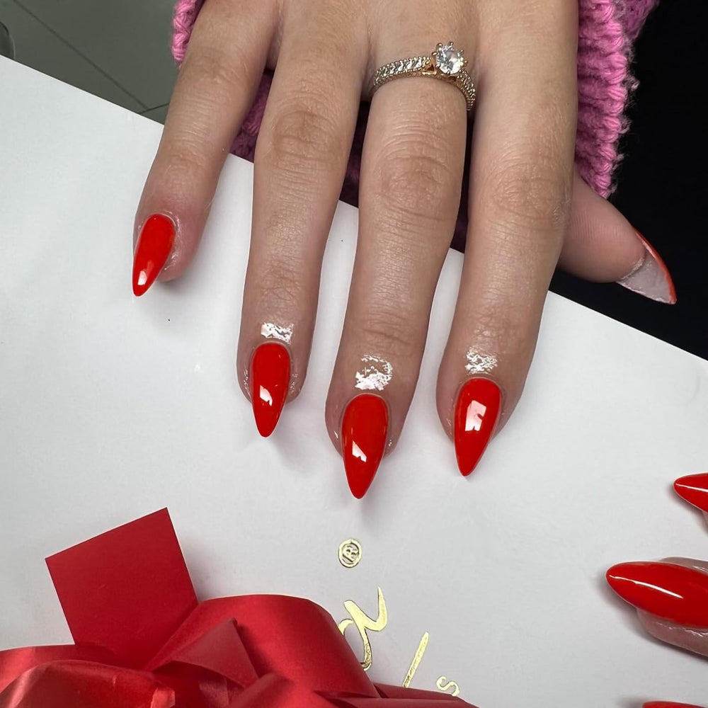 KXAMELIE reusable glue-on almond nails for cost-effective nail art.