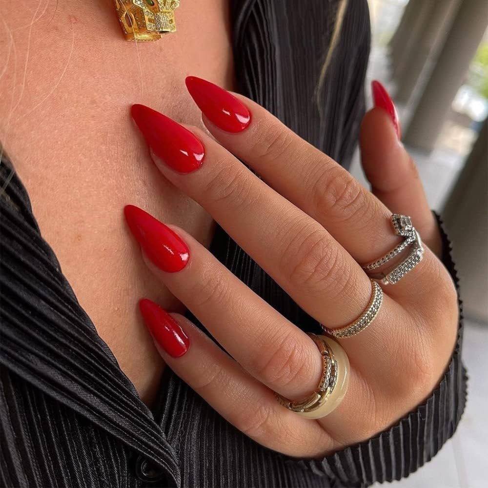KXAMELIE medium-length almond press-on nails for quick, versatile at-home styling.
