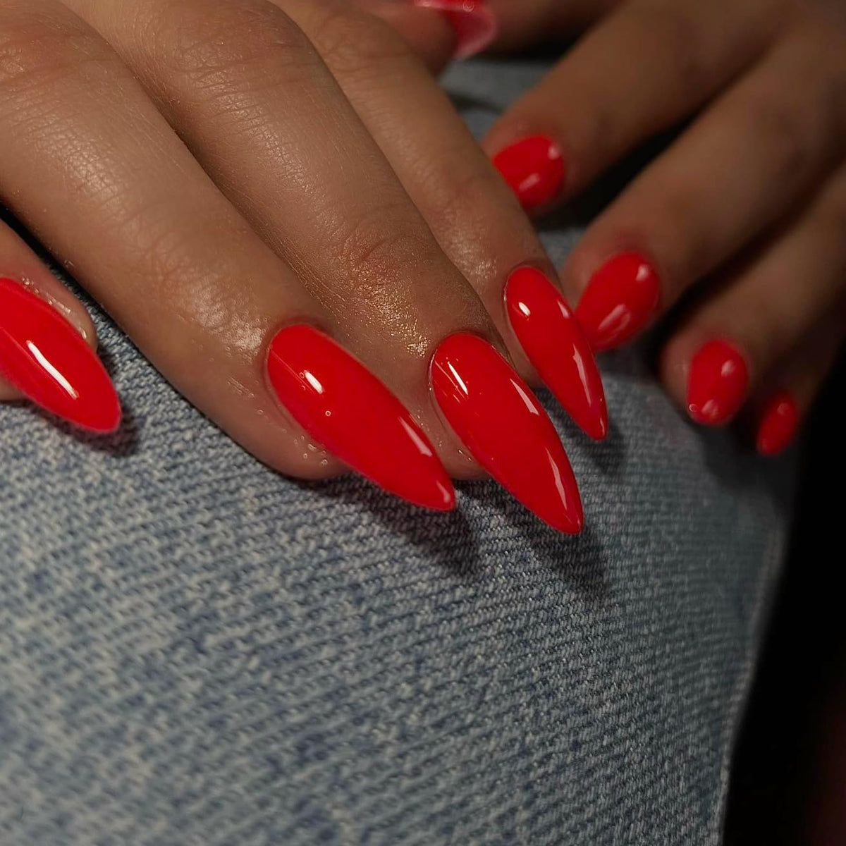 KXAMELIE orange-red almond press-on nails for a salon-style manicure at home.