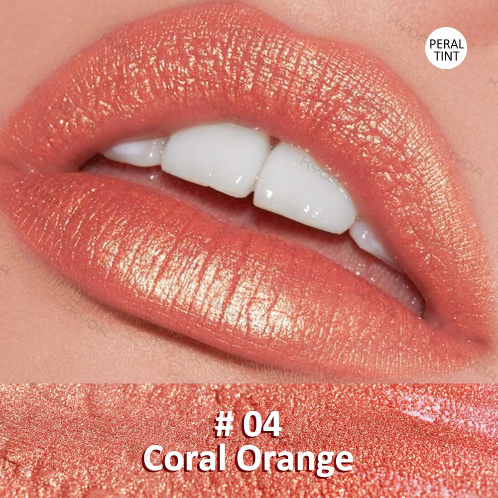 KYDA labial naranja, aplicación cremosa y color intenso gracias al brillo perlado.