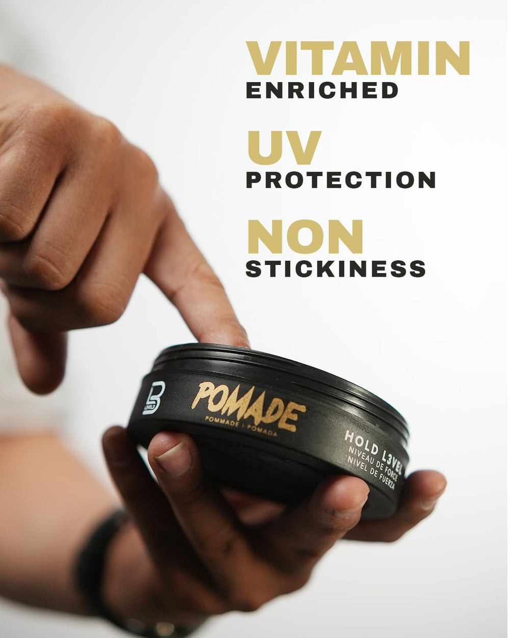 L3 Level 3 Pomade: estilo pompadour definido con volumen y control.