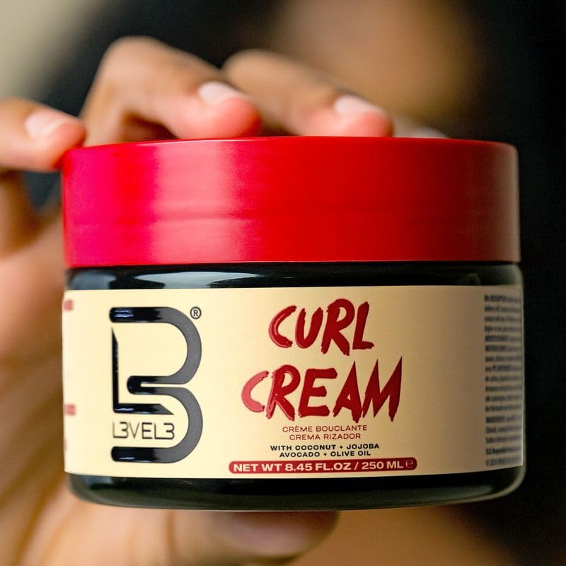L3 Nivel 3 crema en escena diaria, aporta brillo natural a rizos.