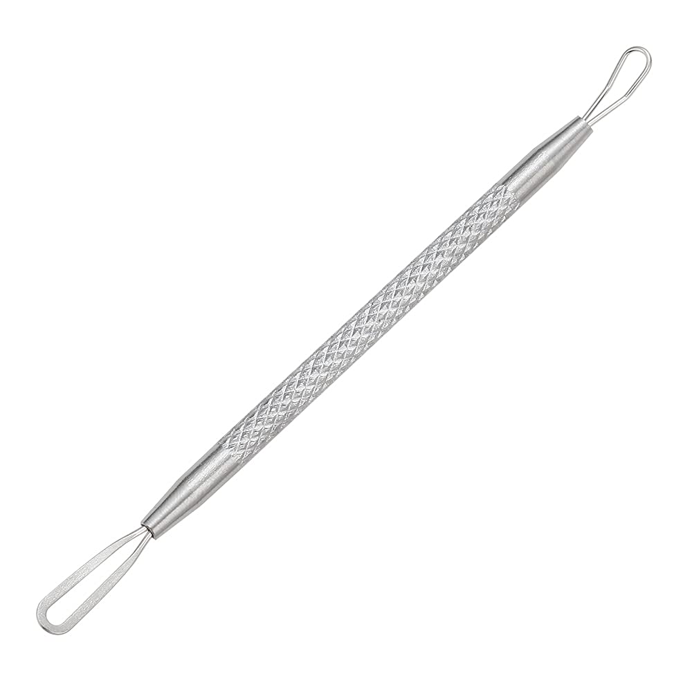 La Chat blackhead remover tool close-up showing precise pore extraction