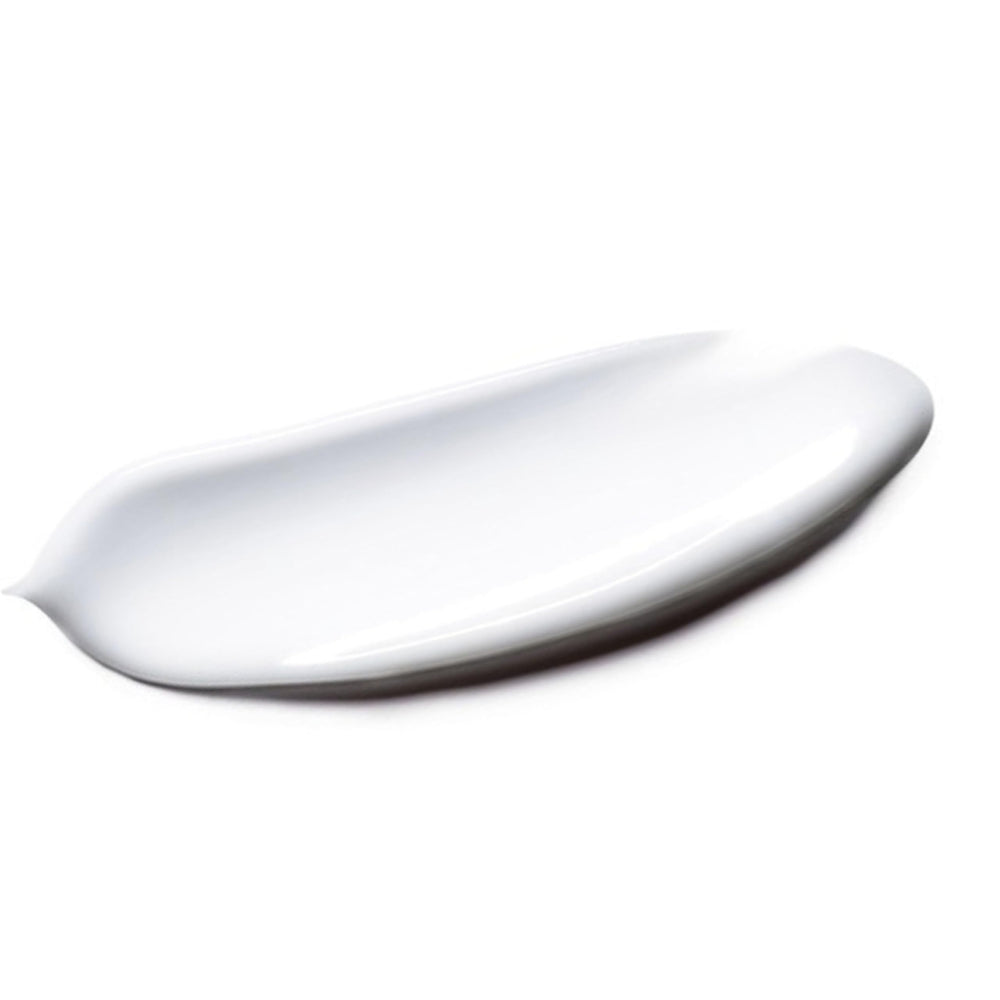 La Roche-Posay Effaclar Mat dispense detail shows easy, even application.