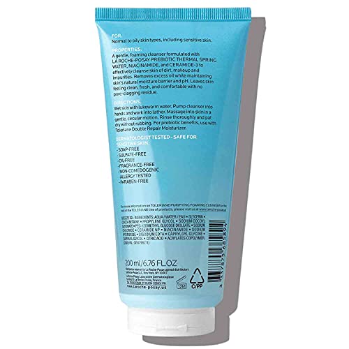 La Roche-Posay Toleriane al aplicar espuma limpia el rostro.