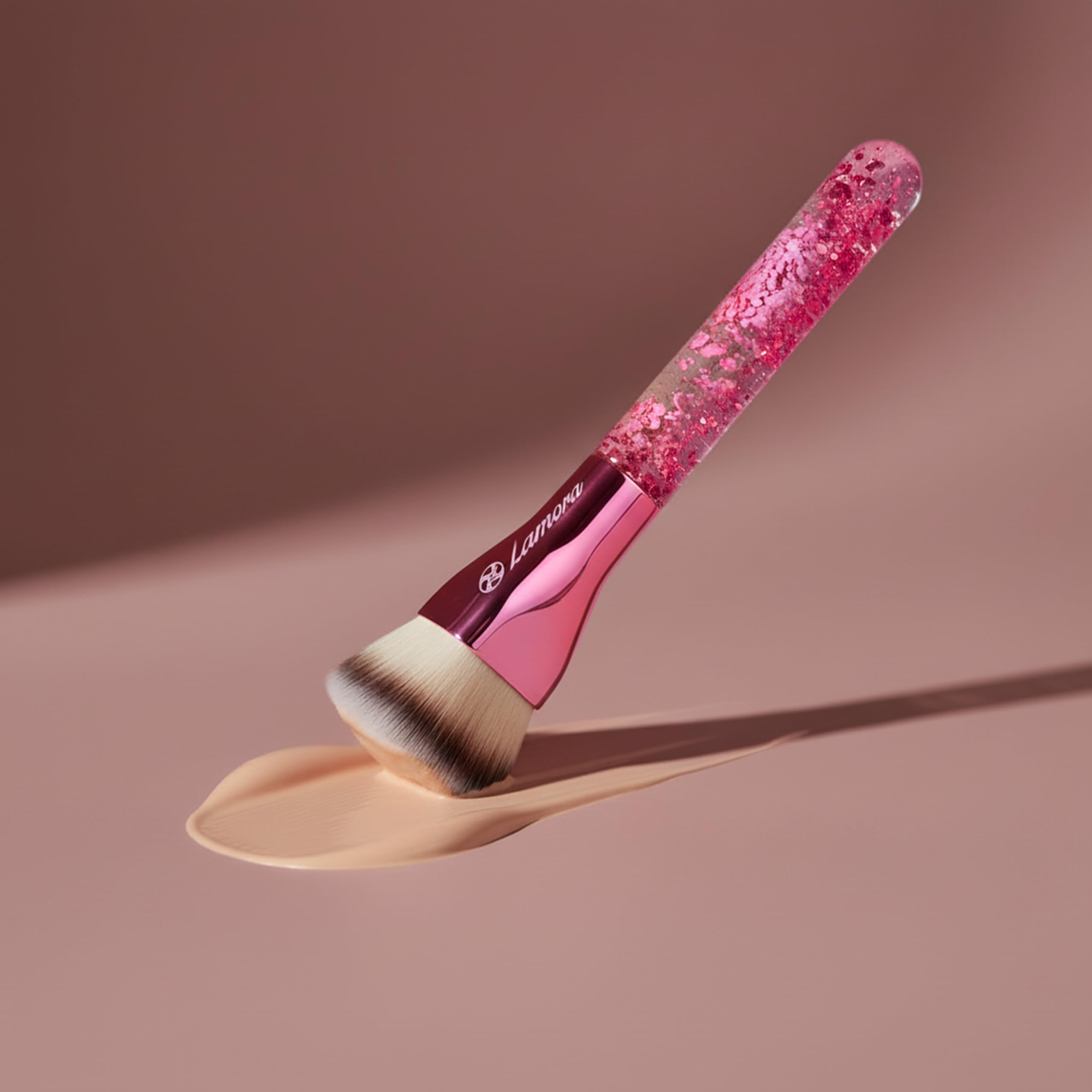 Lamora cruelty-free makeup brush suitable for sensitive or acne-prone skin.