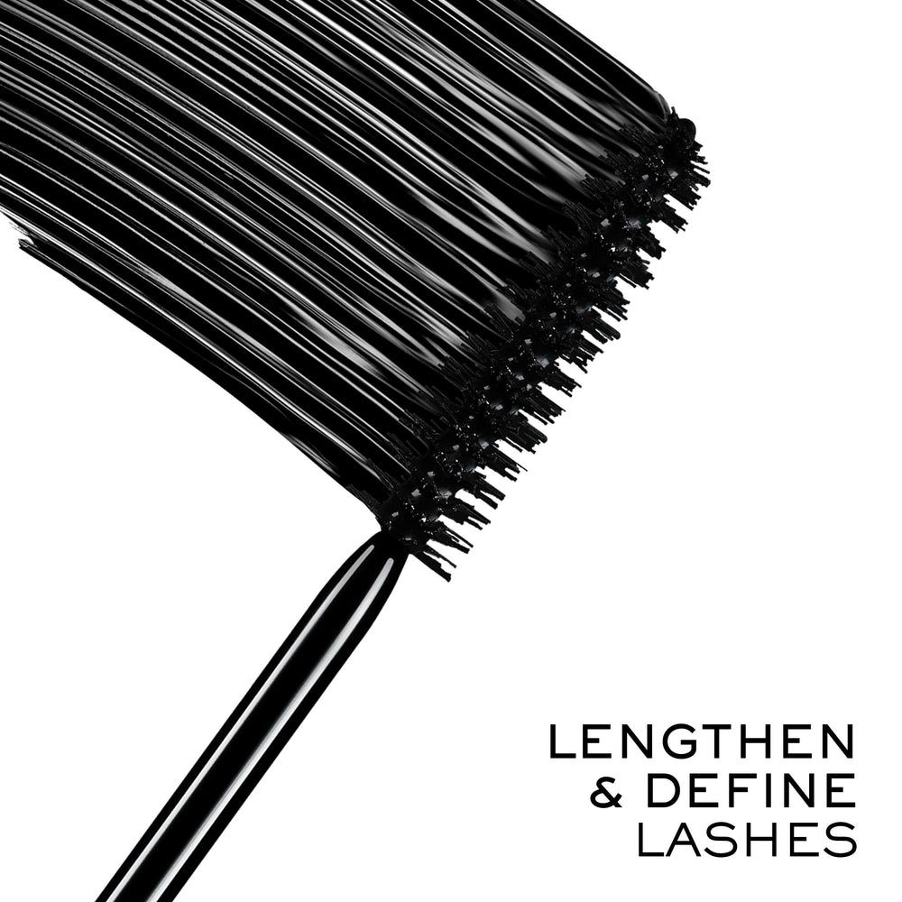 Lancôme Définicils mascara brush close-up promotes even, clump-free application.
