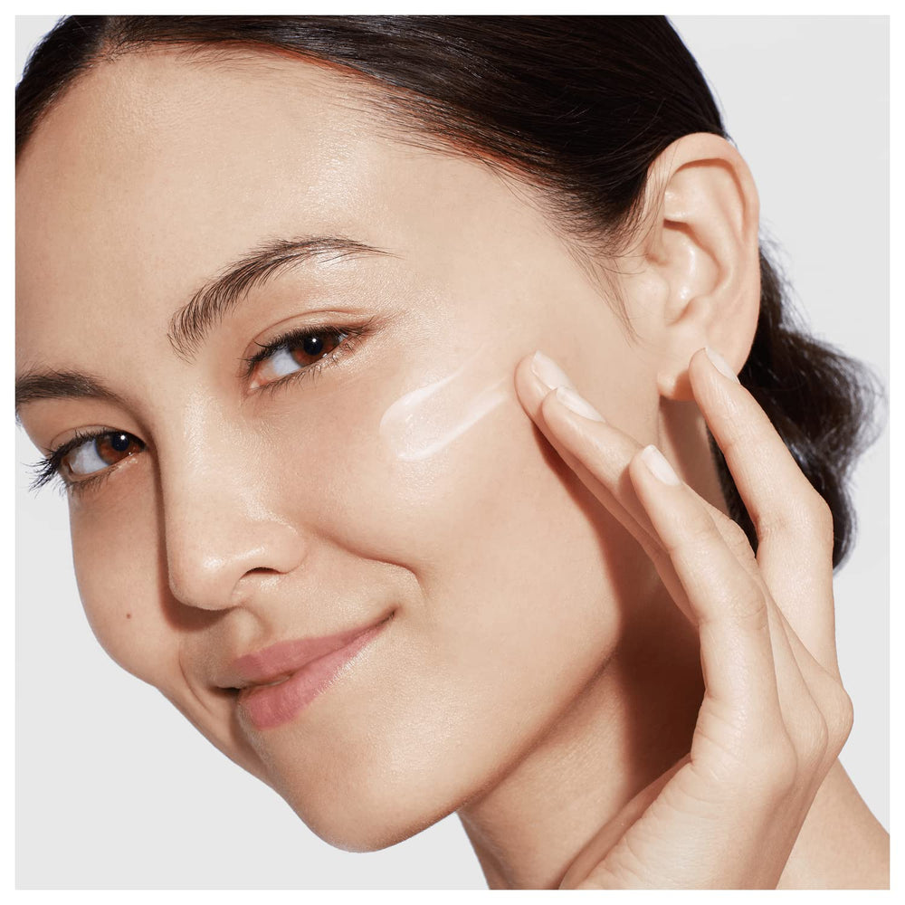 All-day comfort with Hydra Zen Glow on clean, moisturized skin