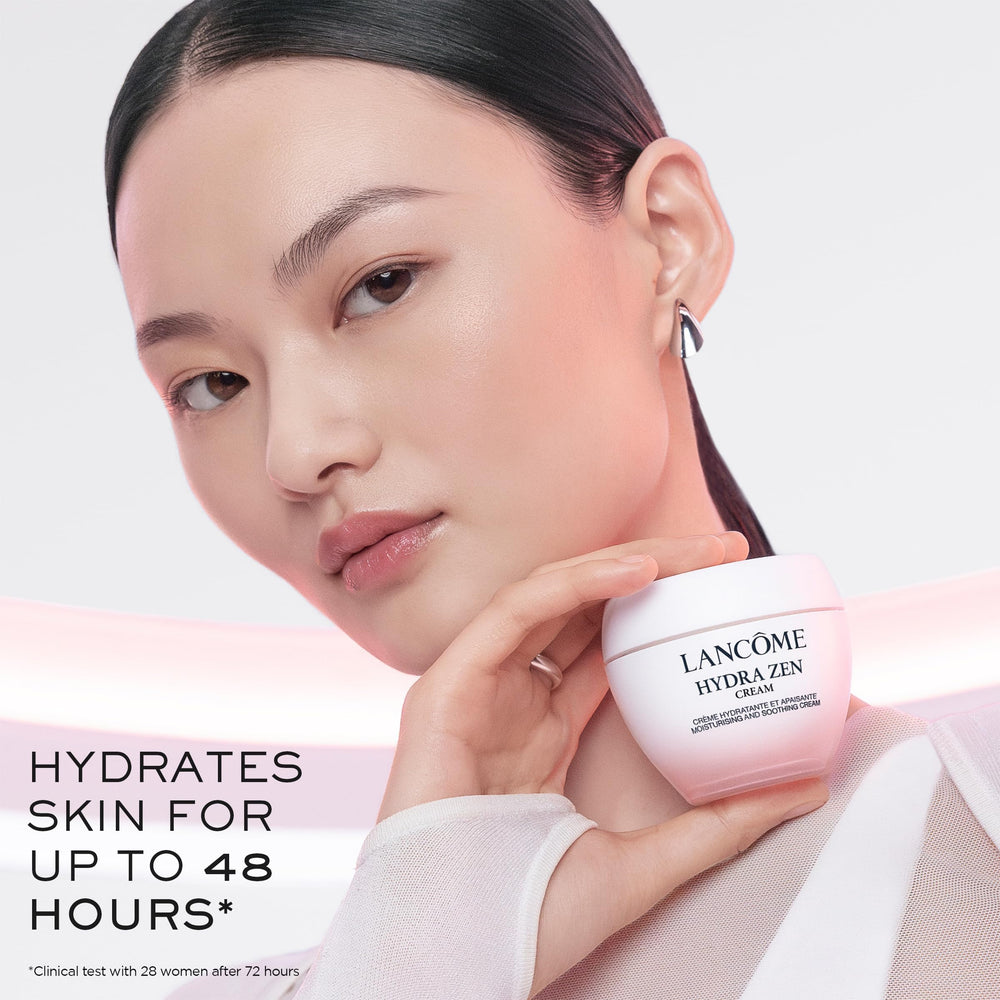 Lancome Hydra Zen texture close-up reveals light, silky cream.